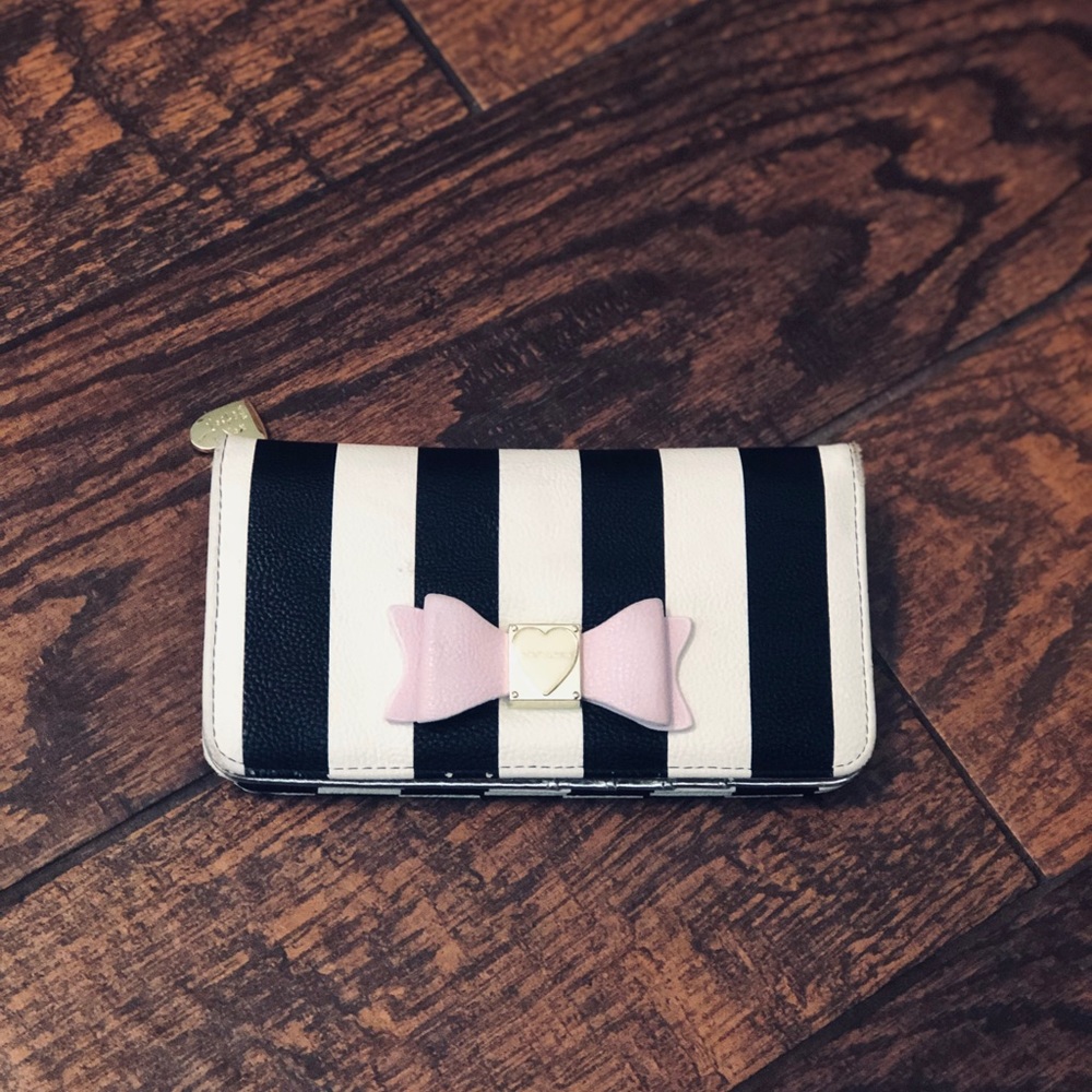 Betsey Johnson wallet
